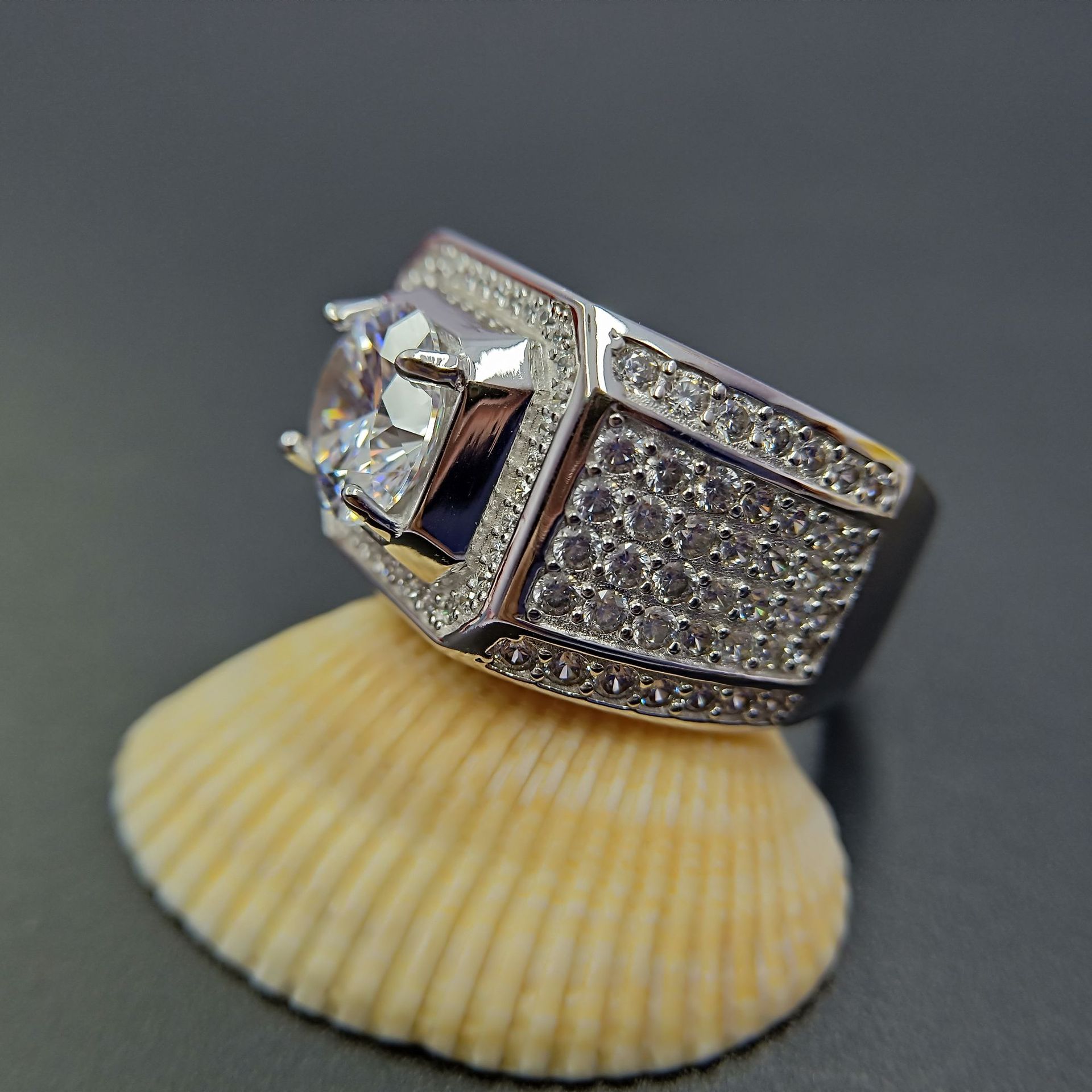New S Fashion For Men, Bold Super Shiny Diamond Ring, Men's Ring