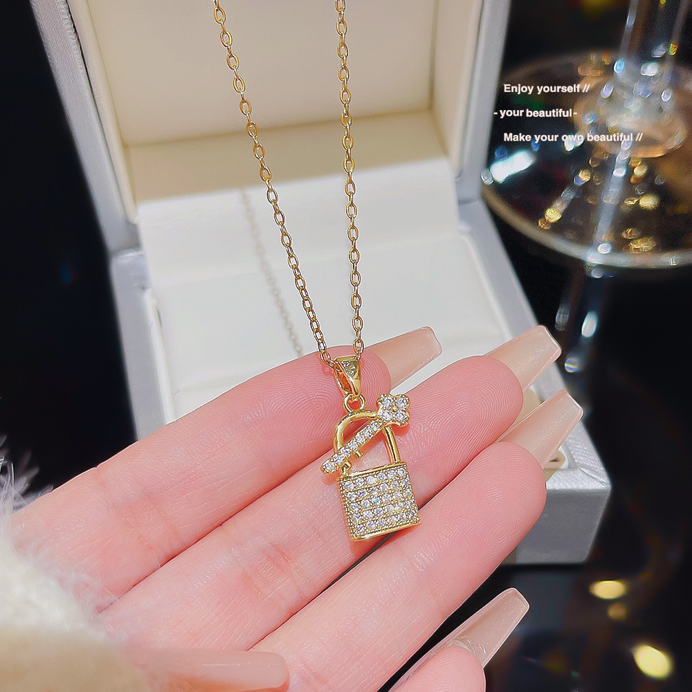 High-grade lock-in necklace for life, titanium steel, no fading, new pendant, fashionable, light luxury, niche sweater chain, clavicle chain_voghion.com