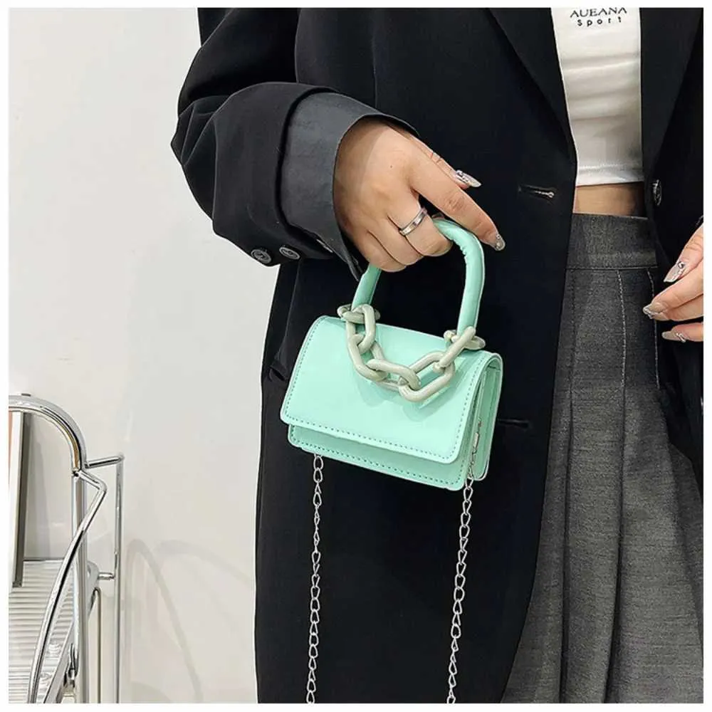 Designer 2024 Femmes Horizontal Édition Coréenne Chaîne Petit Carré Mode Mini Sac À Bandoulière Flip Boucle Sac À Main Portefeuille_voghion.com