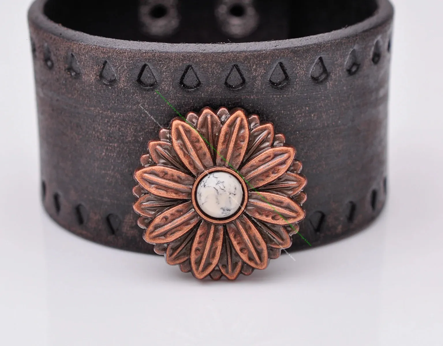 10PCs 30*30MM Künstlerische Metall Blume Antike Kupfer Concho mit Weiß Türkis 240710_voghion.com