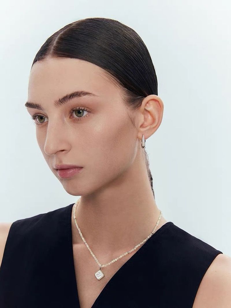 Pavé Original design, elegant and urious earrings_voghion.com