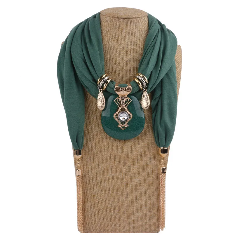 Large Horse Resin Jewelry Necklace Yiwu Pendant Solid Color Tassel Scarf_voghion.com