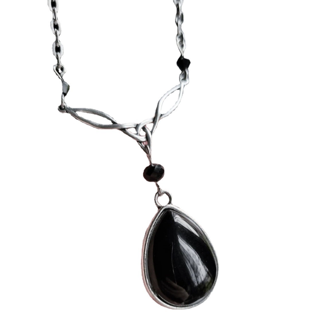 Colliers Nouveau collier simple gothique en forme de larme noire en agate celtique_voghion.com
