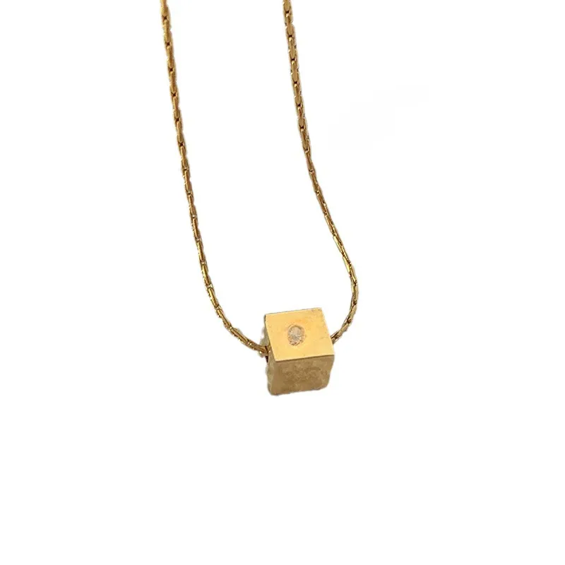Collana con ciondolo a forma di cuore nero 2023 per donna, in oro, con ciondolo elegante e catena a maglie._voghion.com