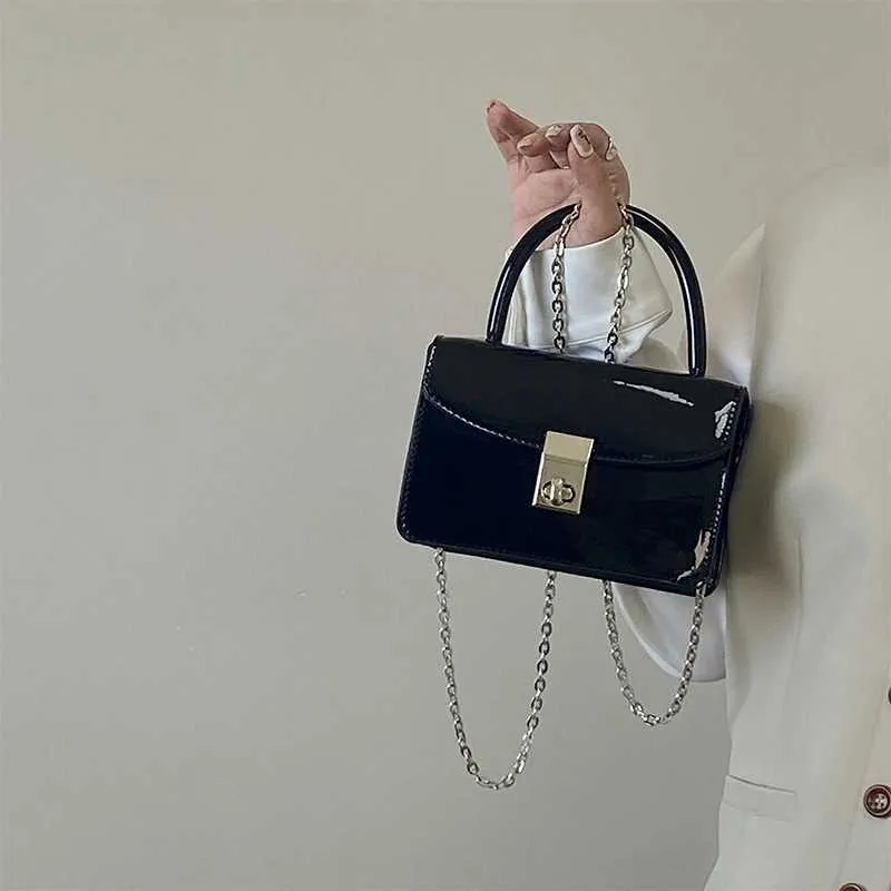 Sac à bandoulière carré pour femme avec petit verrou tendance en cuir verni pour femme_voghion.com