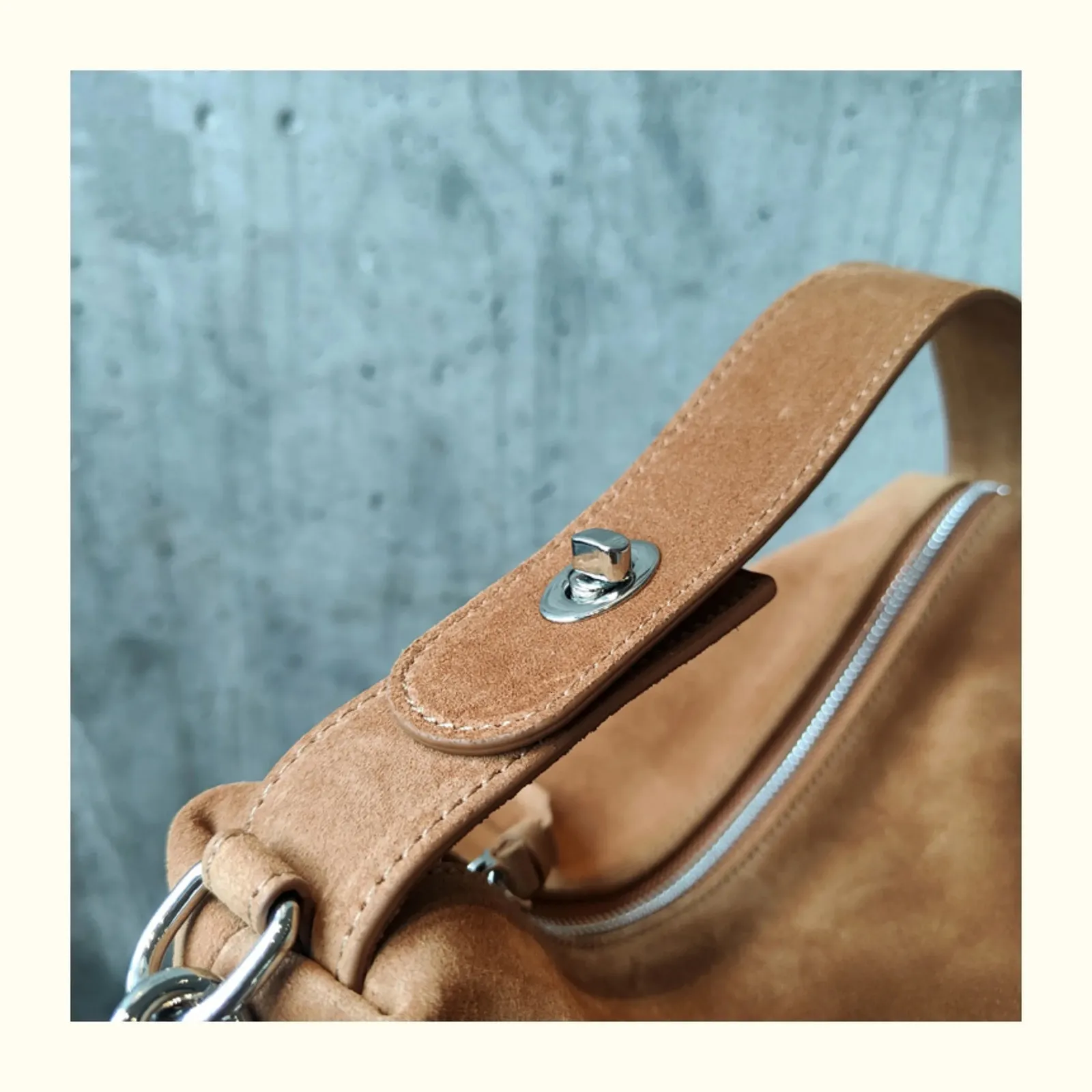 Borsa boston tote in scamosciato per donna, borsa a spalla marrone_voghion.com