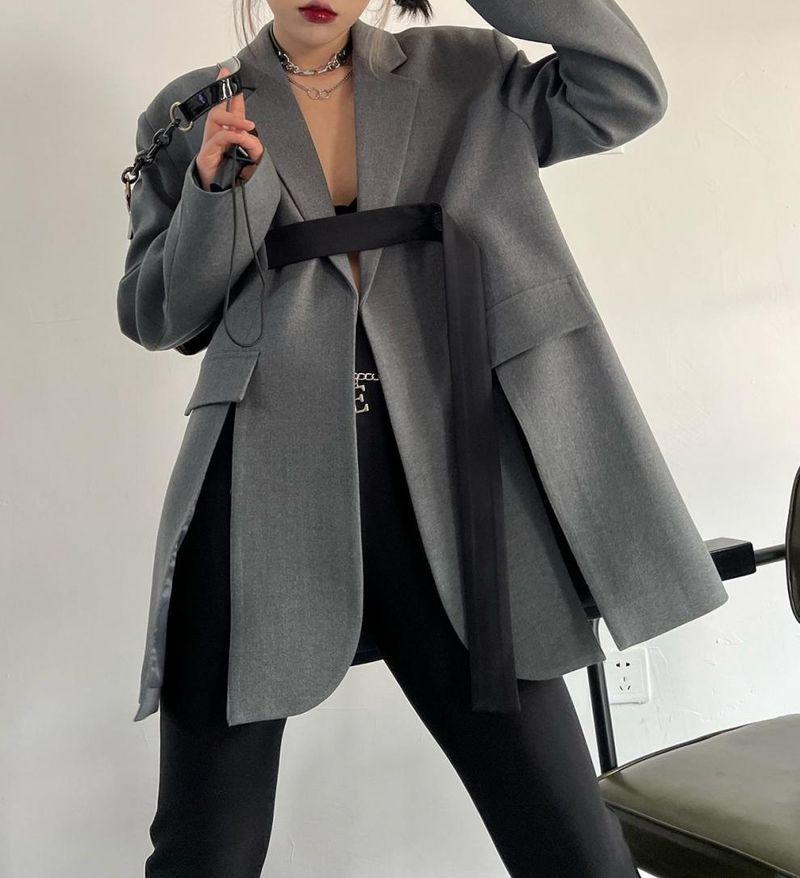 Damenbekleidung Temperament Persönlichkeit unregelmäßiger Schlitz Anzugjacke Herbst neuer Damentrend_voghion.com