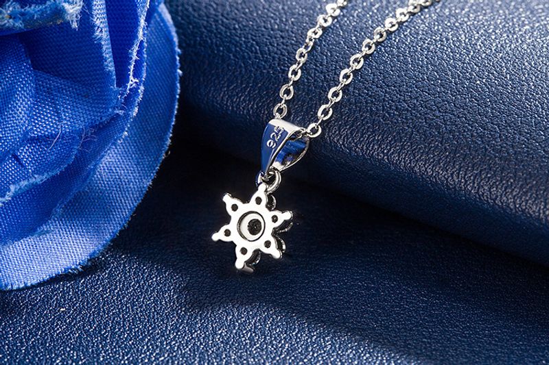 Collana con ciondolo in zircone semplice da donna con fiocco di neve, ipoallergenica e resistente allo sbiadimento, corta con clavicola_voghion.com