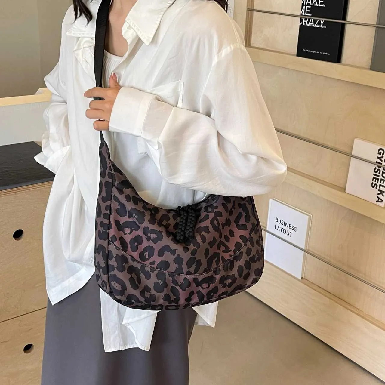 Autumn/Winter large capacity commuter leopard print crossbody Womens canvas fashion casual shoulder dumpg bag_voghion.com