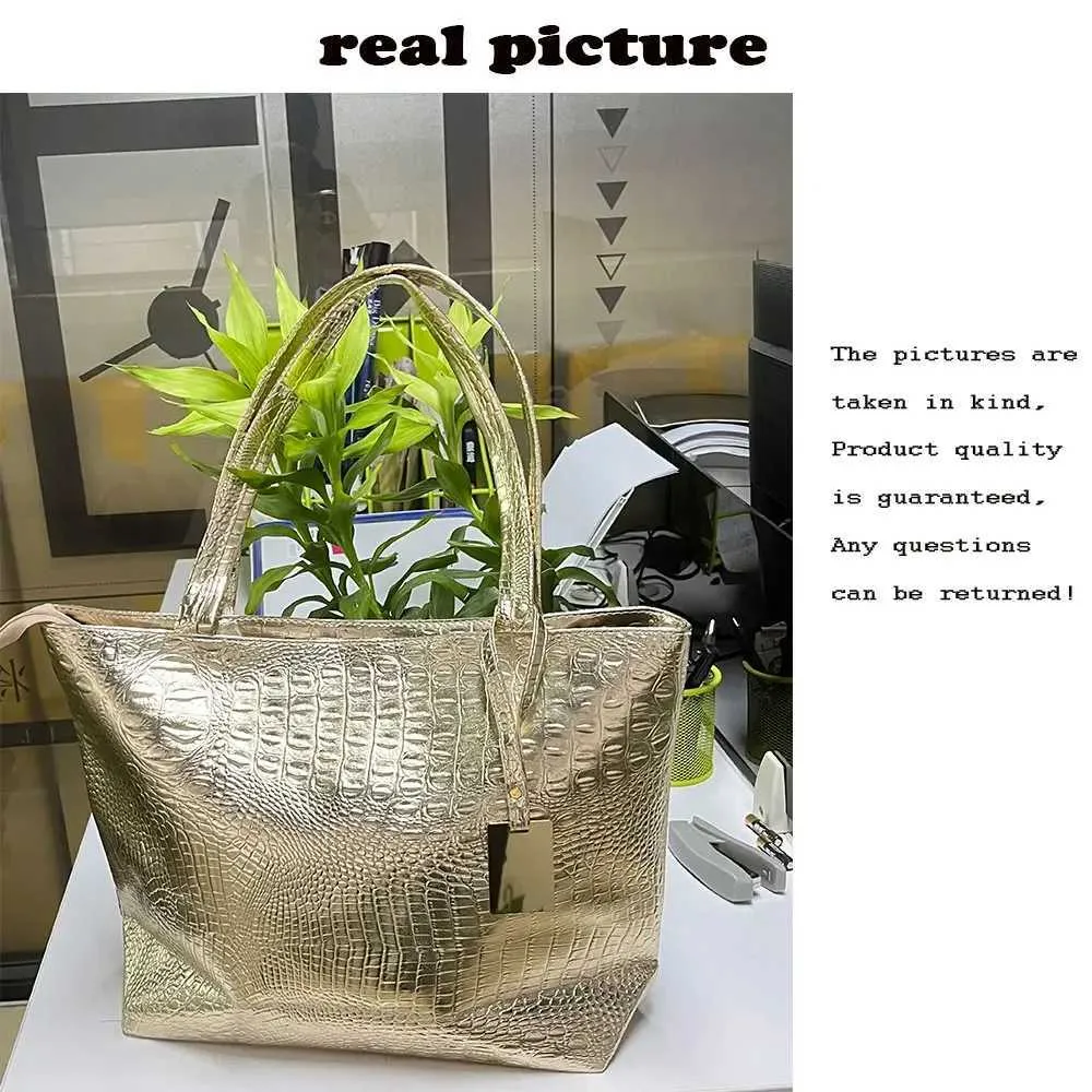 Designer schoudertas en tote bag voor dames in zwart en goud_voghion.com