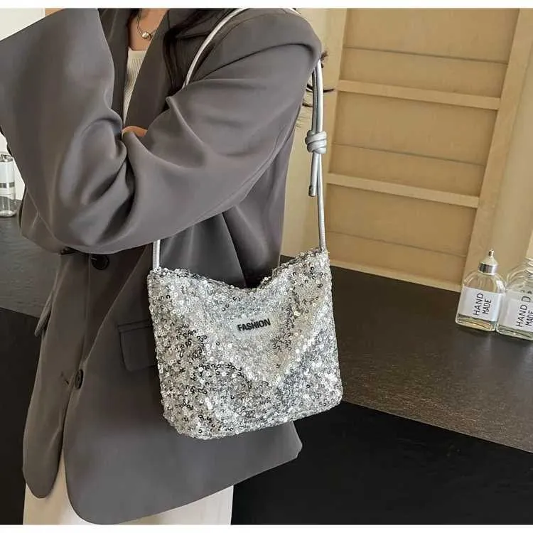 Frauen Pailletten Solide Shiny Stachels Eimer Griff Weibliche Casual Pendeln Schulter Pack Dame Weiche Große Kapazität_voghion.com