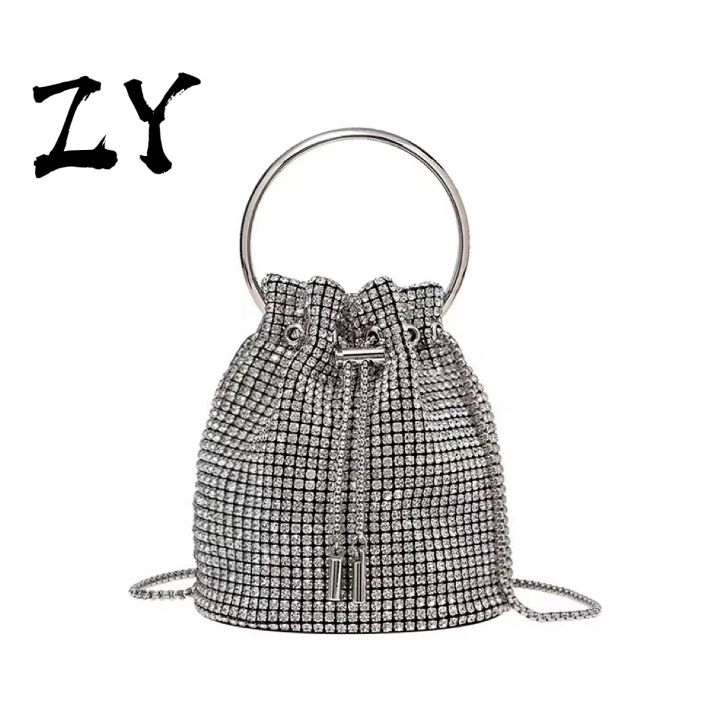 Borsa a tracolla versatile, borsa da sera con tracolla, borsa a secchiello, borsa da sera con strass intarsiati, per donna_voghion.com