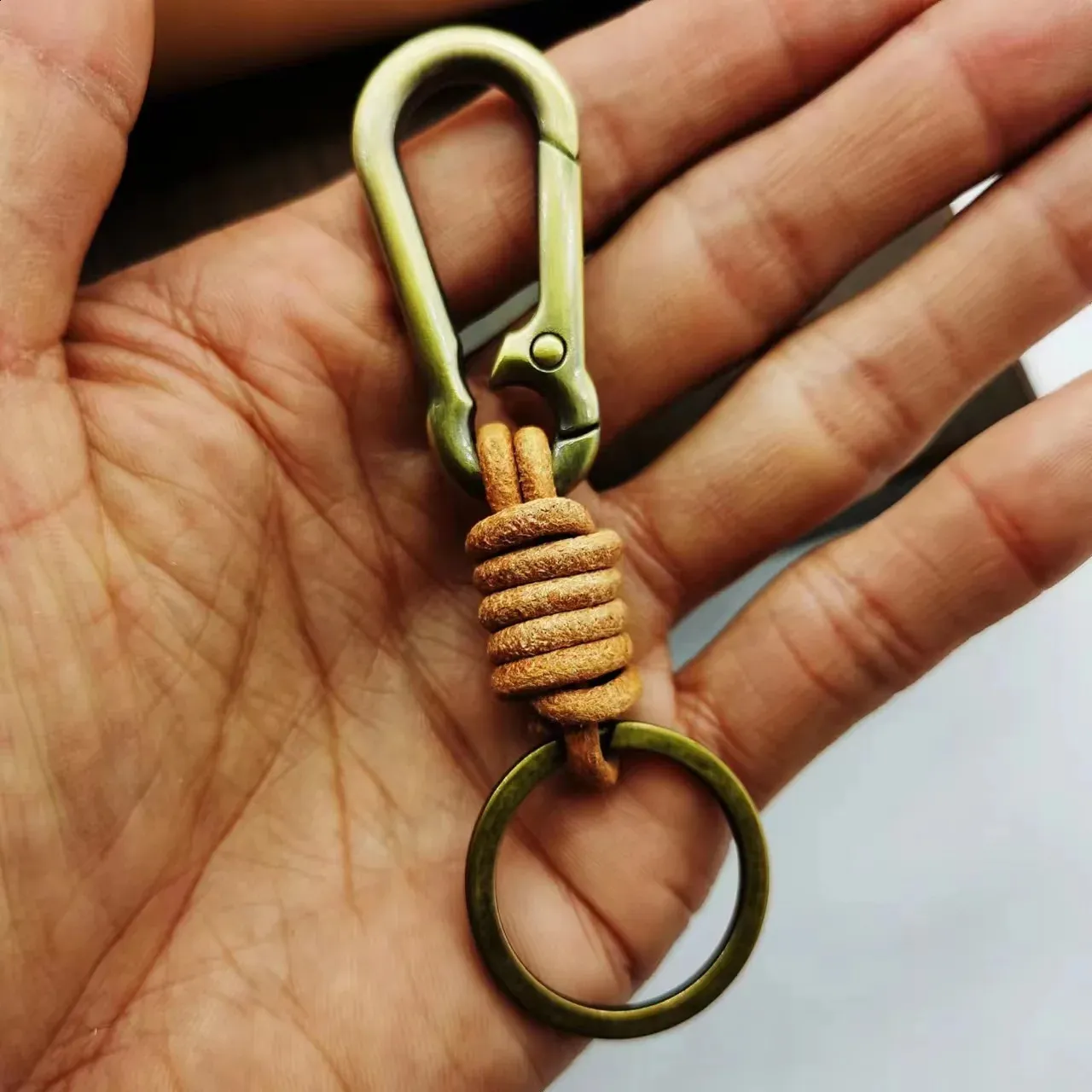 Echtes Leder Schlüsselanhänger Zubehör Hochwertiger Taillenhänger Metallfederschnalle Vintage Rindsleder Geflochten Schlüsselanhänger Anhänger 2407_voghion.com