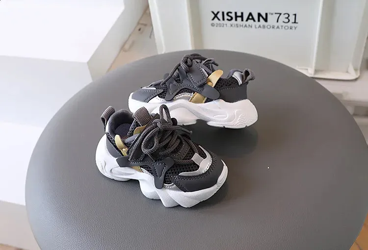 2024 New Childrens Fashionable Breathable Sports Boys and Girls Non slip Outdoor Student Basketball Shoes 240912_desvips.com