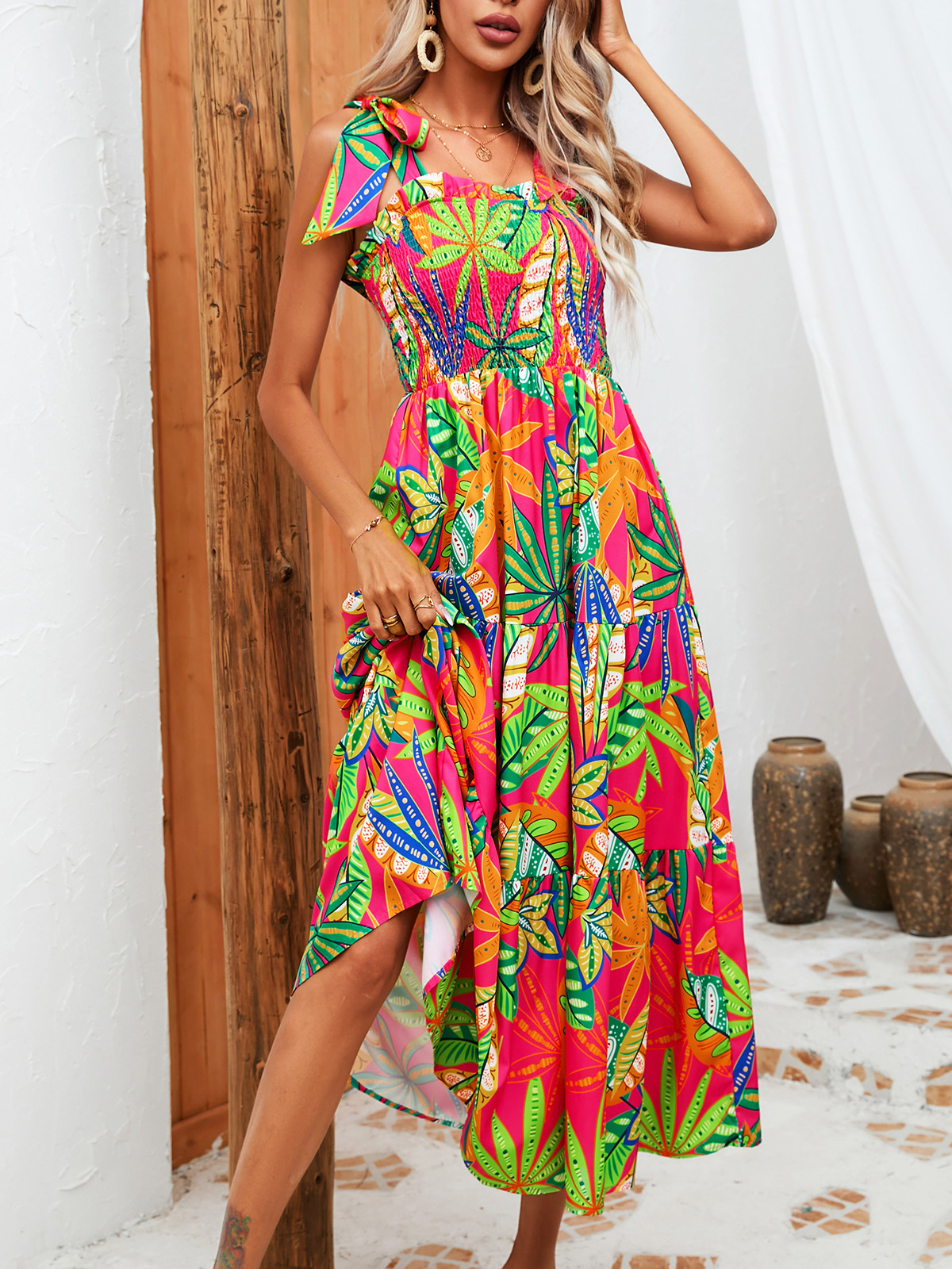 Damenkleid „2024 Summer“ mit Blattmuster und Wickeldesign und Bindeband_voghion.com
