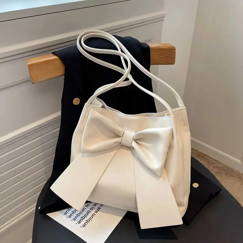 This Is One-shoulder Bag with a Large Bow Decoration Suitable for Shopping and Dating.C241104_voghion.com