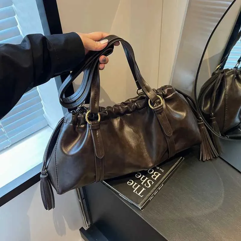 Damen PU Handtasche Solid Grouss Kapazitéit Soft Designer Casual Pendeltasche Ënneraarmtasche Damen Versatile SchëllertaschenC241212_voghion.com