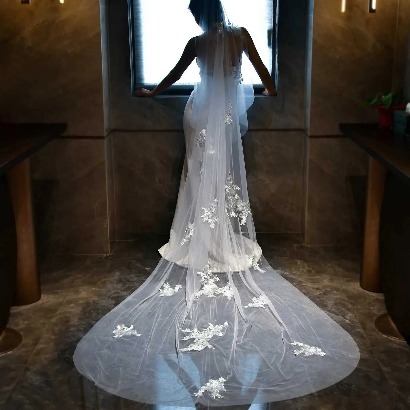 Gioielli per capelli MZA53 Velo lungo da cattedrale Applicazioni in pizzo Veli da sposa Bordo tagliato 1 livello Morbido tulle Accessori per abiti da sposa_voghion.com