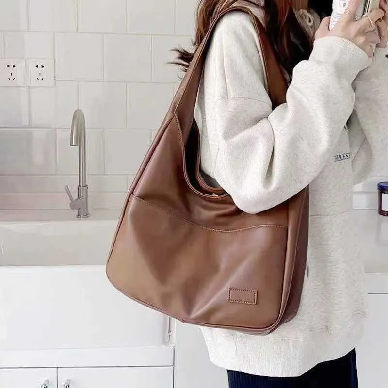 Large Black Leather Shoulder Bag For Women Versatile Commuter_voghion.com