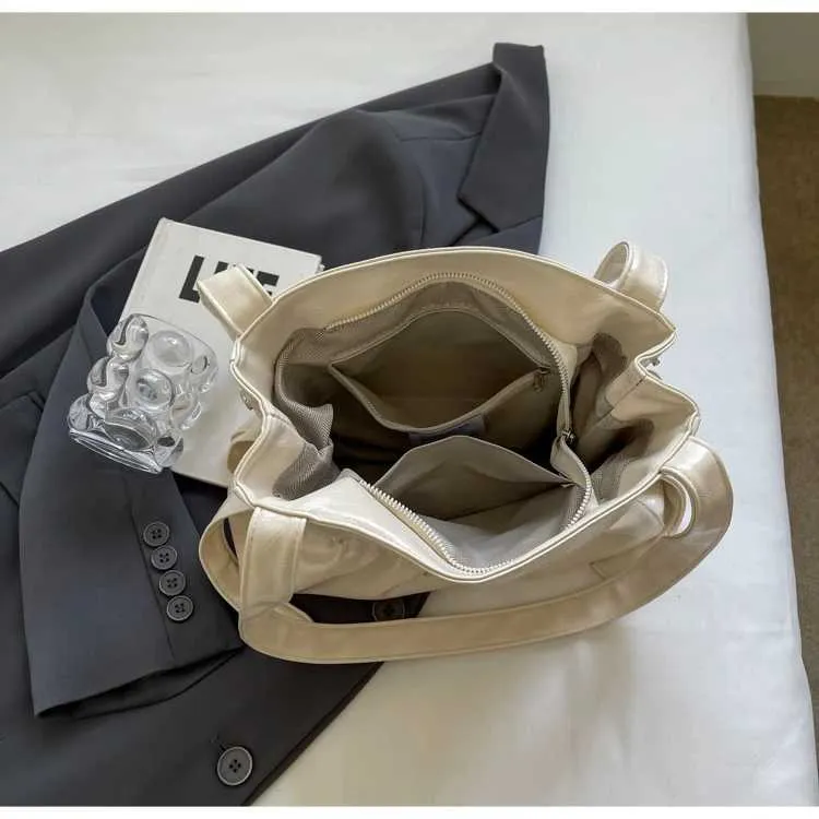 Borse da donna in pelle con manico, solide e morbide, con tasche larghe, capienza grande, versatili, da spalla, da donna, sottobraccio_voghion.com