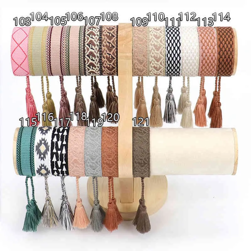 Pulsera tejida con borlas para mujer, estilo bohemio, con corazón dorado, regalo de joyería al por mayor, 2022_voghion.com