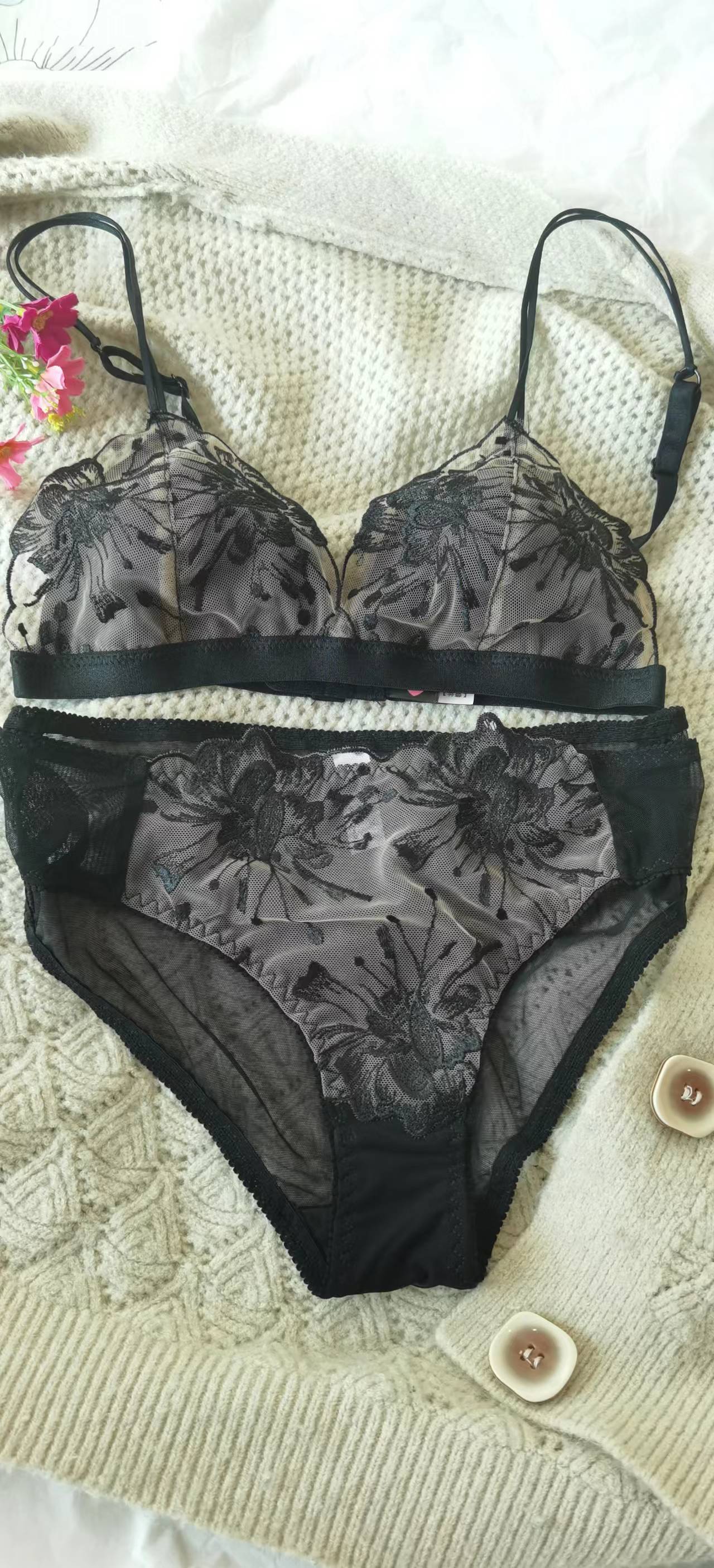 Intimo sexy ultra sottile triangolo coppa pizzo ricamato senza anello in acciaio set intimo_voghion.com