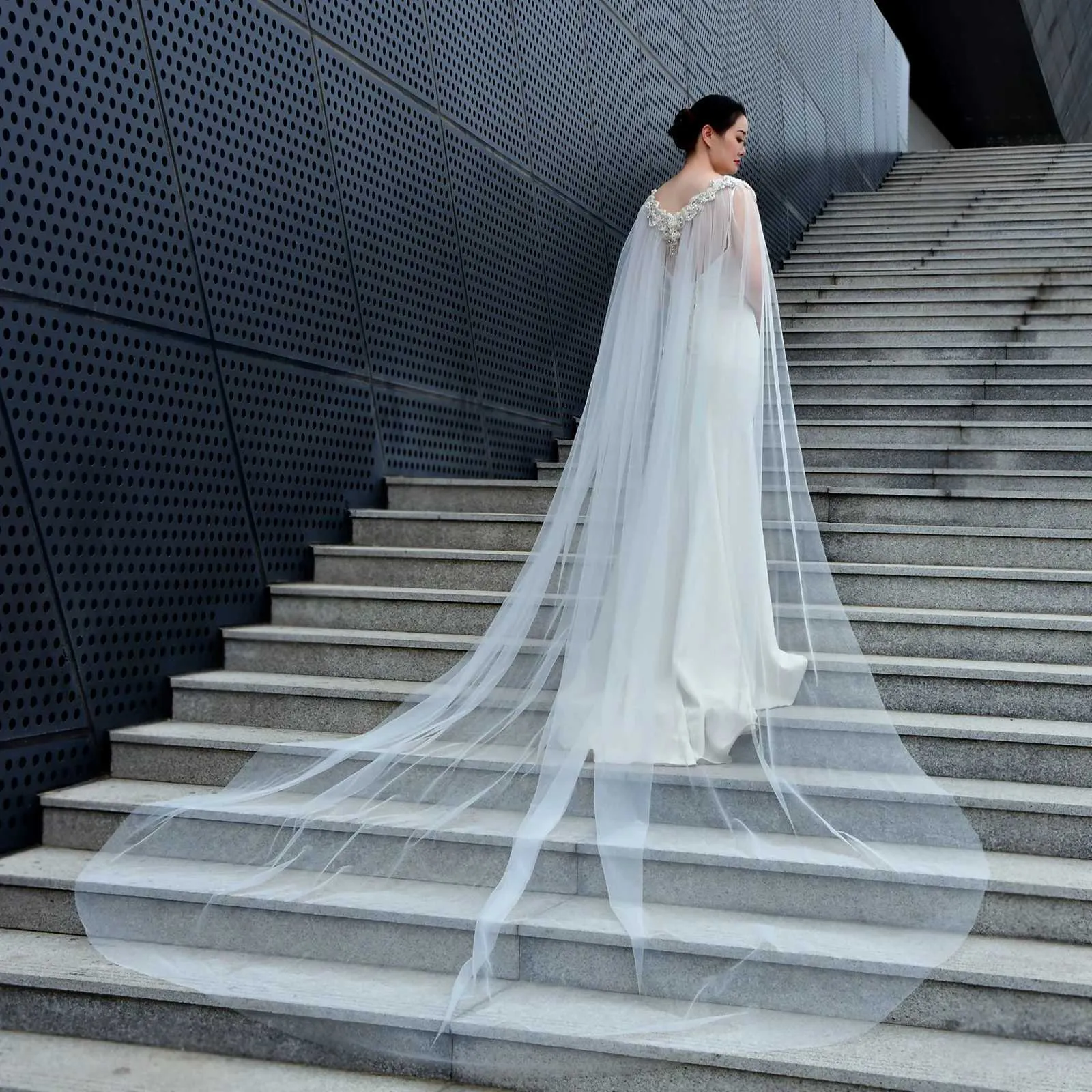Voile de mariée et cape pour mariage et soirée avec fleurs 3d_voghion.com