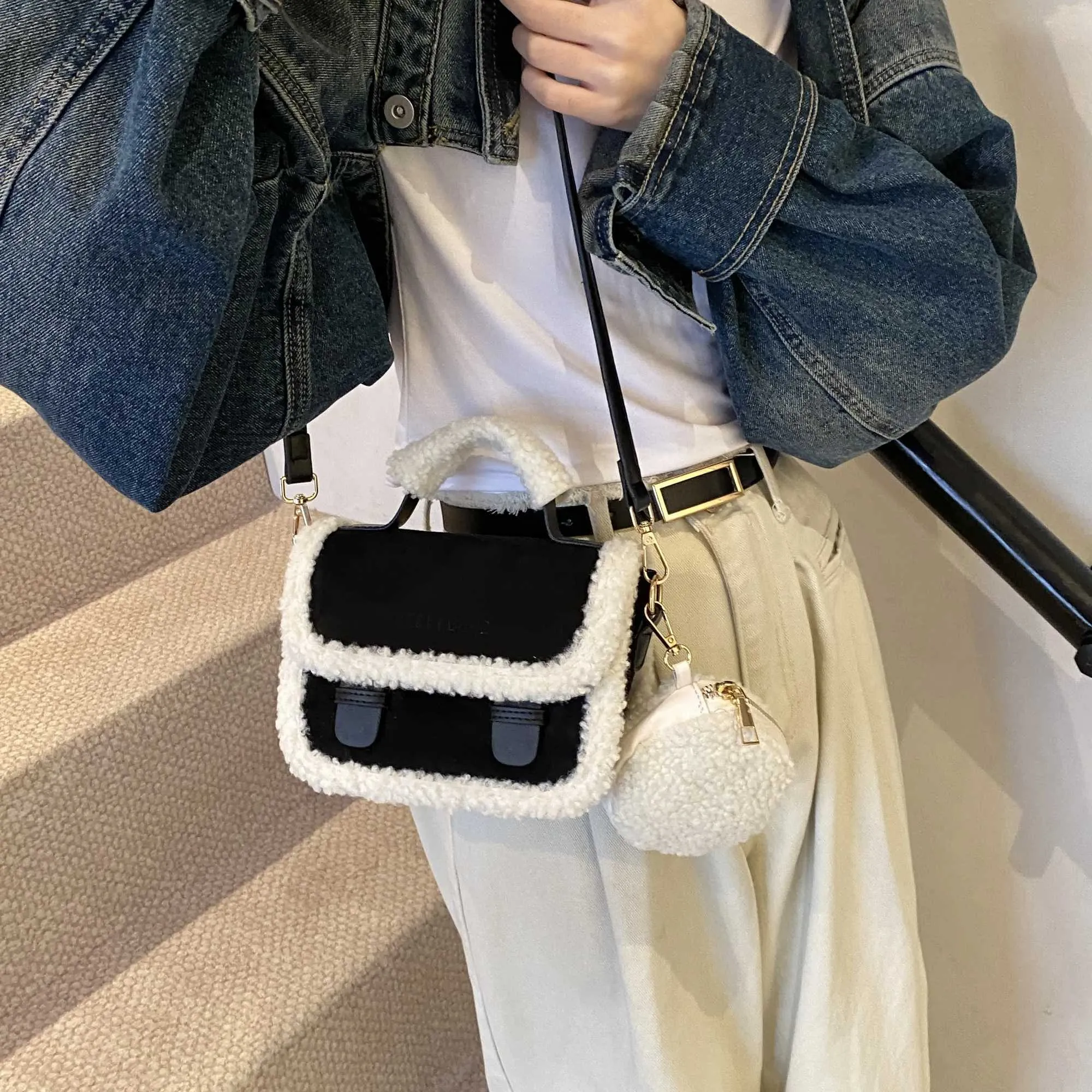 Nuevos bolsos de alta gama y de nicho con forma de cruz congelada para 2024 Y241216_voghion.com