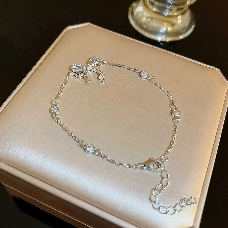 Bracciale regolabile con fiocco in strass per donna gioiello_voghion.com