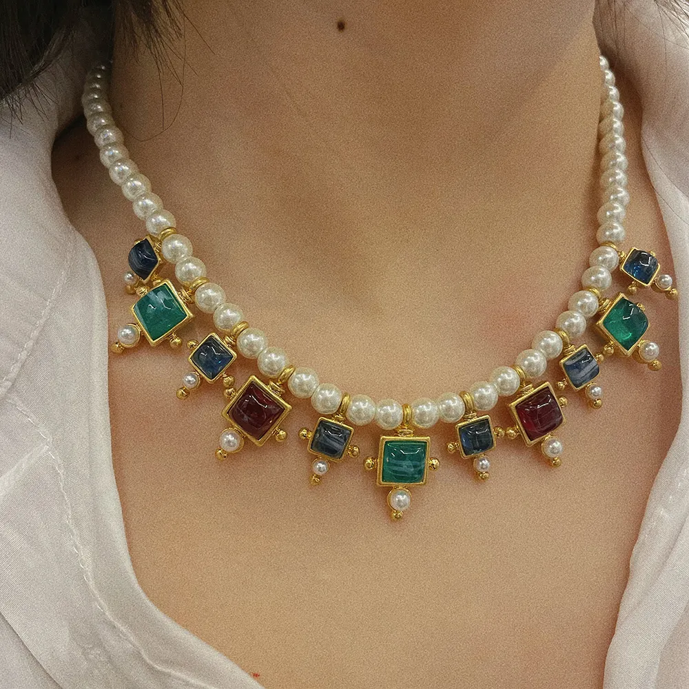 Pendant Necklaces Vintage Pearl Choker Necklace For Lady Runway Show Accessories JewelryPendant_voghion.com