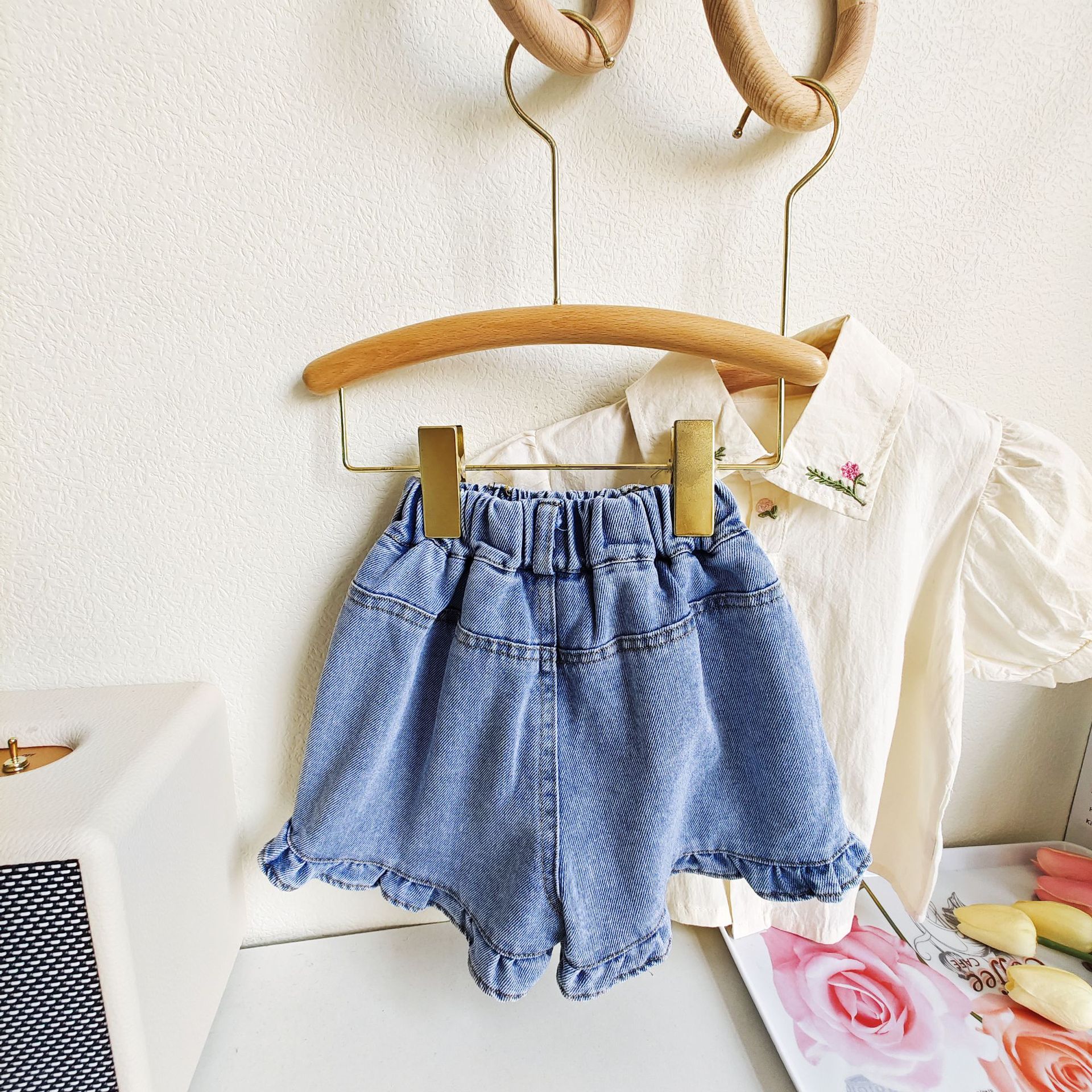 Ensemble deux pièces pour mère et enfant, nouvelle collection été pour fille, jolie chemise brodée à revers et short en jean_voghion.com