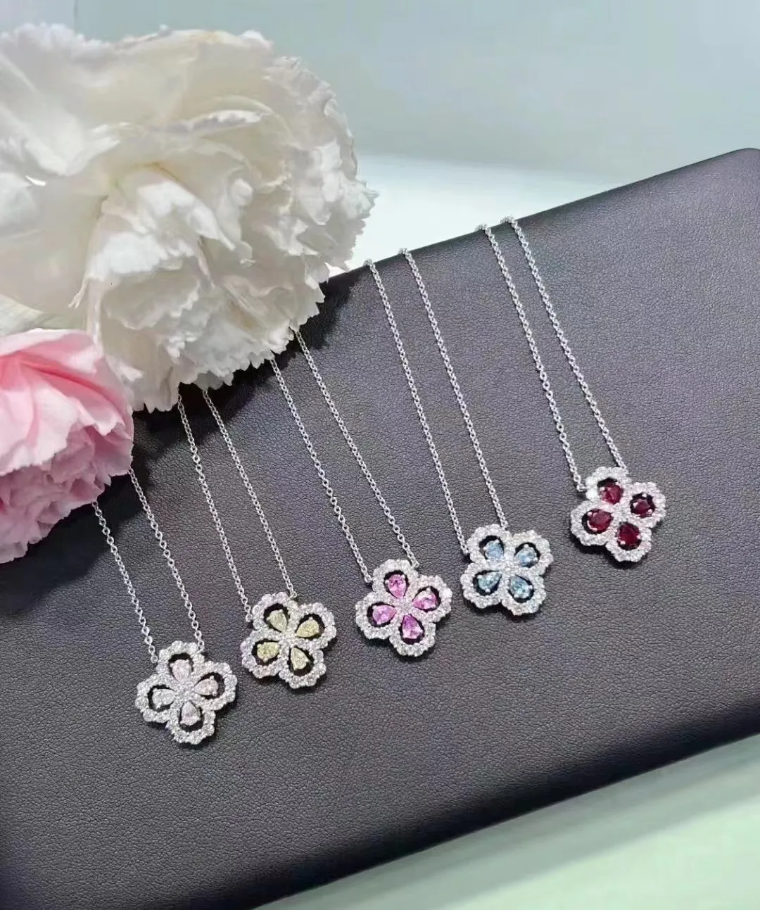 Collana HW di alta qualità, gioielli di design da donna, con anello a forma di quadrifoglio, diamanti, grande ciondolo a forma di fiore Hai Rui Wen Si_voghion.com