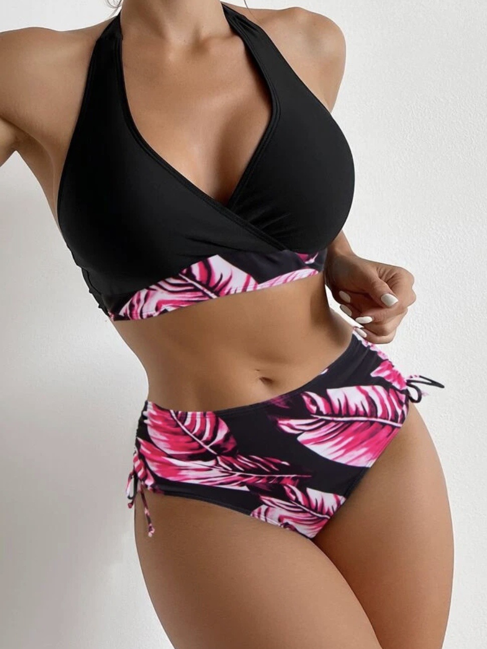 Hurtownia damskich strojów kąpielowych z wysokim stanem i rozcięciem bikini_voghion.com