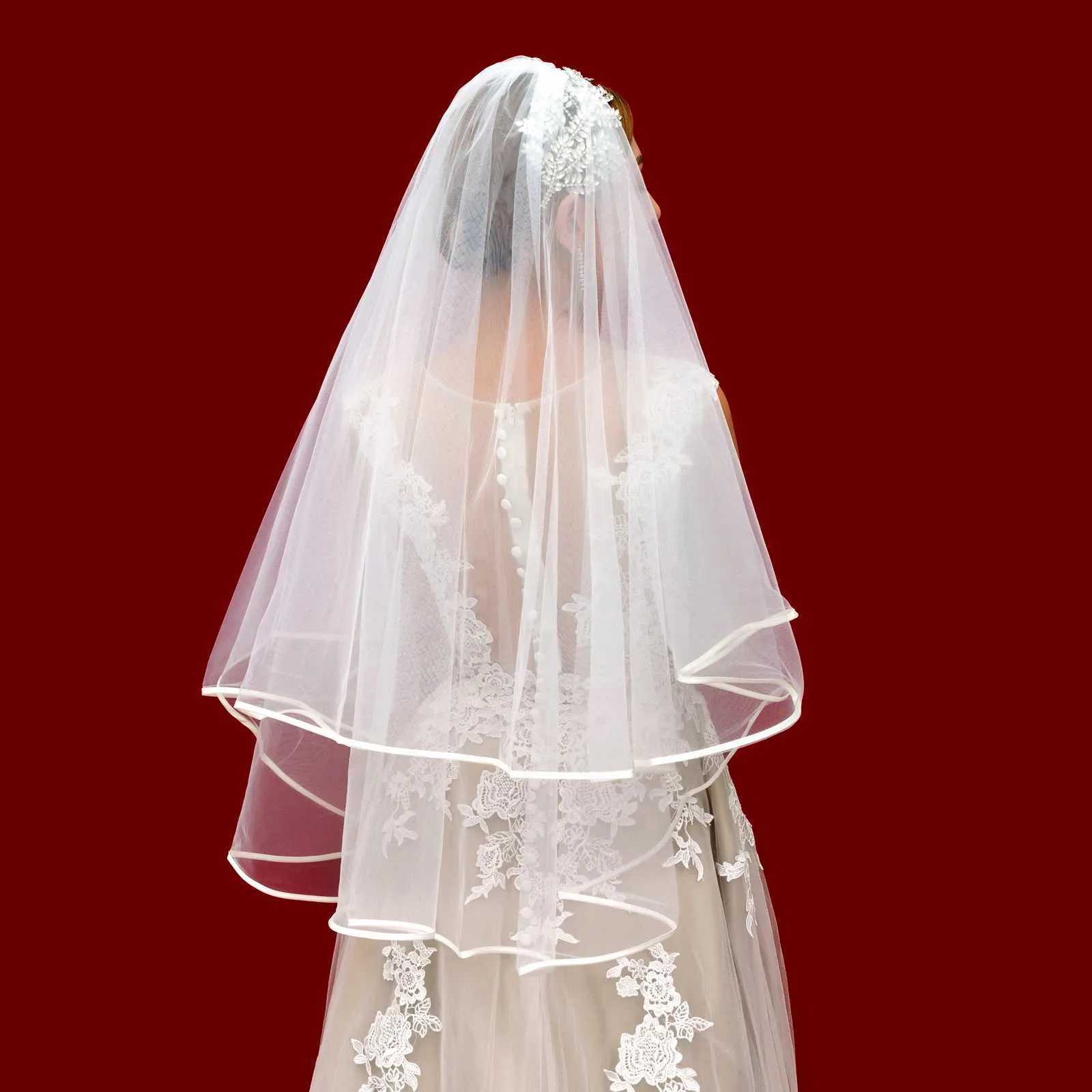 Voile de mariée à 2 niveaux avec bord en ruban, longueur cathédrale, devant et derrière, en tulle italien souple, V97_voghion.com