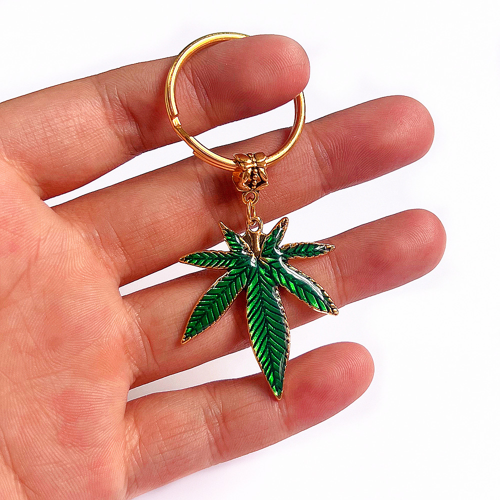 Cross-border foreign trade Fashion green maple leaf keychain Creative metal key ring Factory direct sales_voghion.com