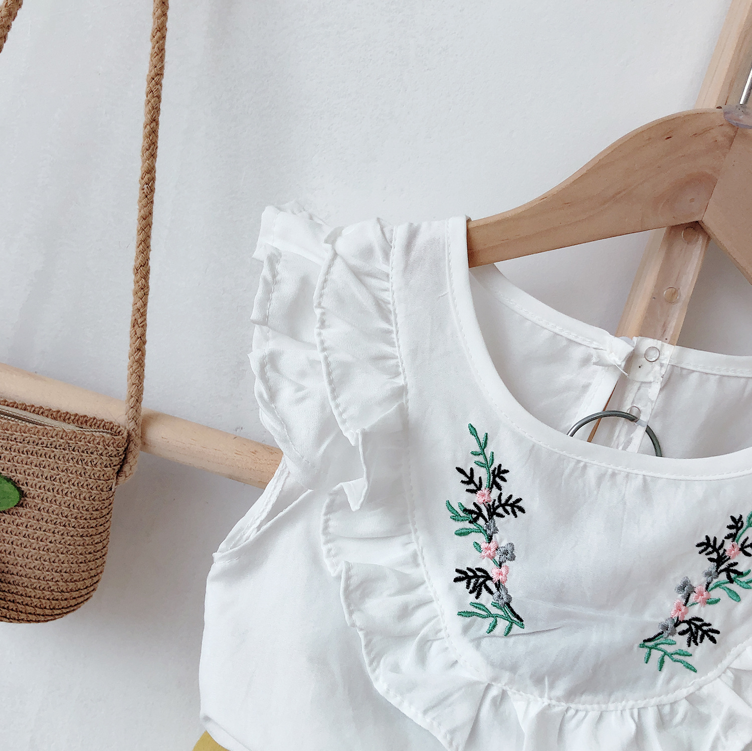 Camicia a fiori ricamati per ragazze nuove per mamma e bambini + set di pantaloncini Camicia per bambola con bordo in legno per bambini Set di due pezzi_voghion.com