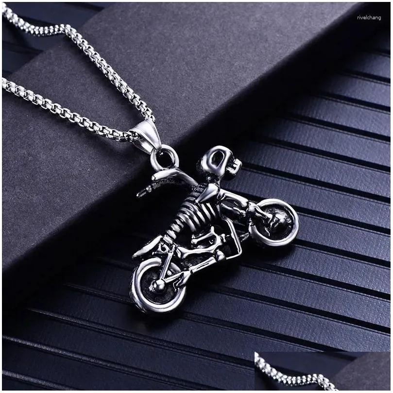 Collier pendentif squelette moto en acier titane pour homme_voghion.com