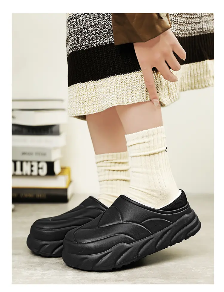 Dikke katoenen pantoffels voor koppels zijn modieus en warm, en mannen en vrouwen hebben het gevoel dat ze op stront stappen._voghion.com