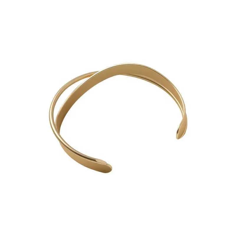 Bracciale rigido möbius in oro opaco da donna gioiello_voghion.com