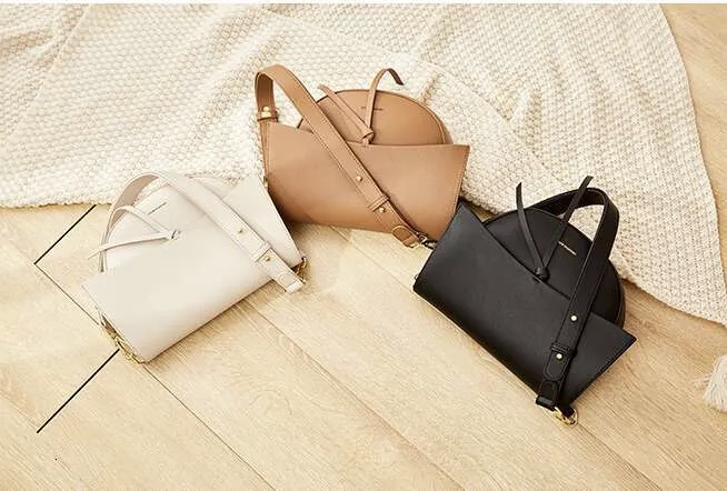 Moteriškas, odinis platus diržas, pusiau apvalus retro karvės odos vieno peties balno krepšys_voghion.com