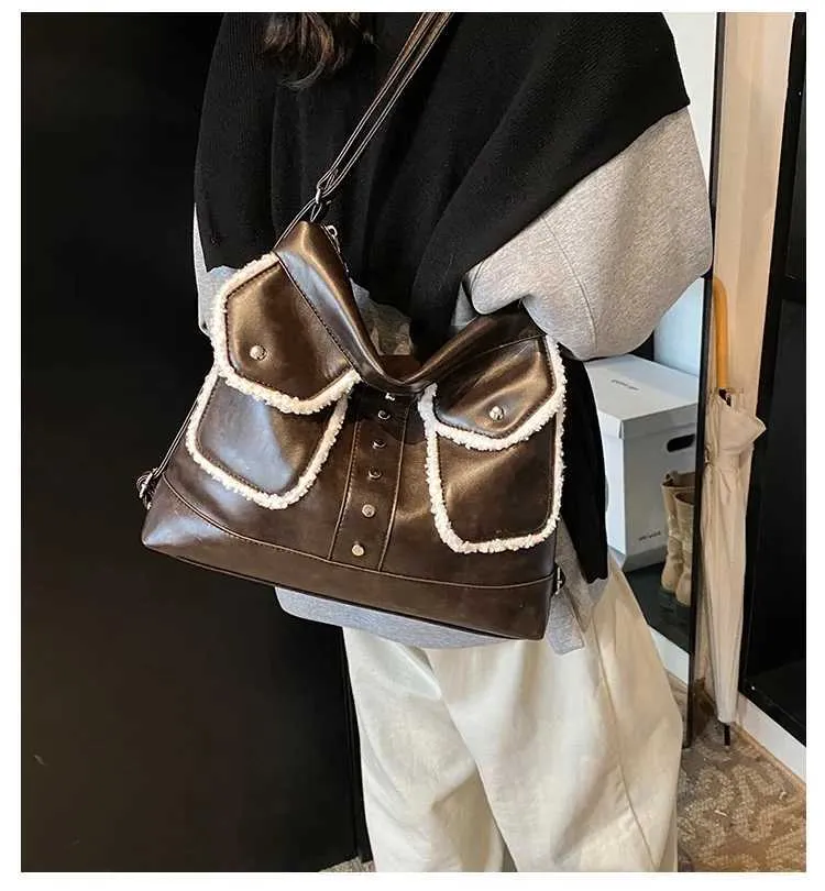 Sac à dos vintage en PU pour femme, sac à bandoulière carré en polaire d'agneau, grande capacité, fourre-tout décontracté pour les déplacements_voghion.com