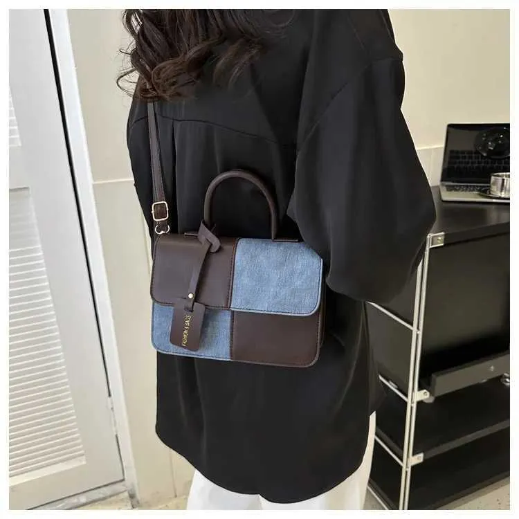 Modische Handtasche mit Spleißstruktur für das Pendeln im Sommer, stilvolle kleine quadratische Umhängetasche mit einer Schulter, Ba241216_voghion.com