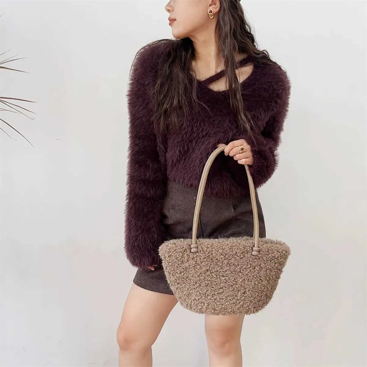 Bolso de hombro de felpa para mujer, de moda, liso, suave, informal, de lana de cordero, de gran capacidad, ligero, para uso diario._voghion.com
