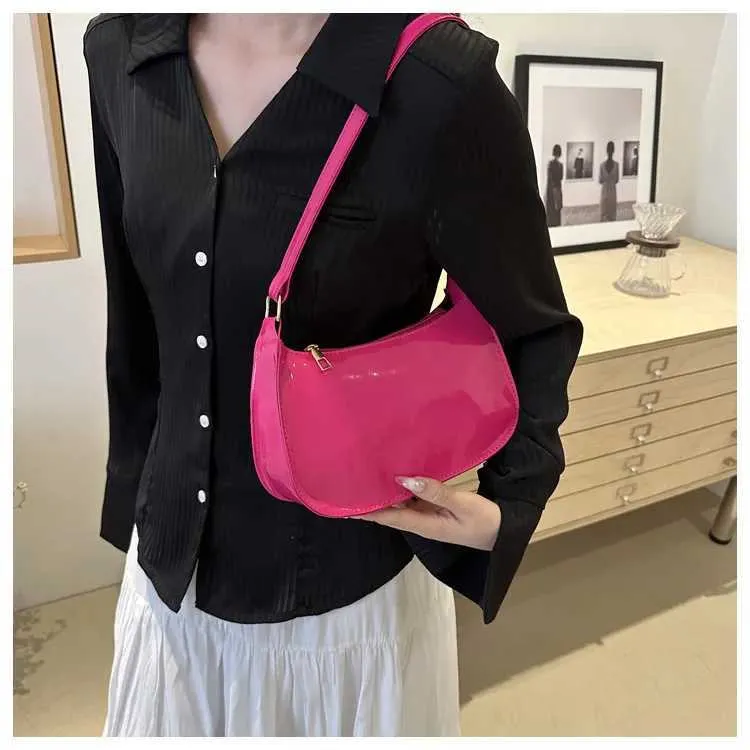 Designer Tasche Vintage weinrot Lackleder glänzend Gerie 2024 neu minimalistisch Damen Reißverschluss Umhängetasche elegant lässig_voghion.com