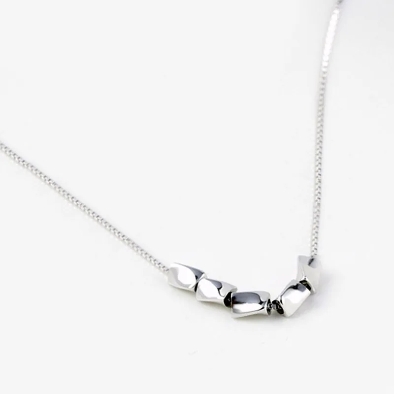 Collana con catena e perle irregolari gioiello donna alla moda_voghion.com