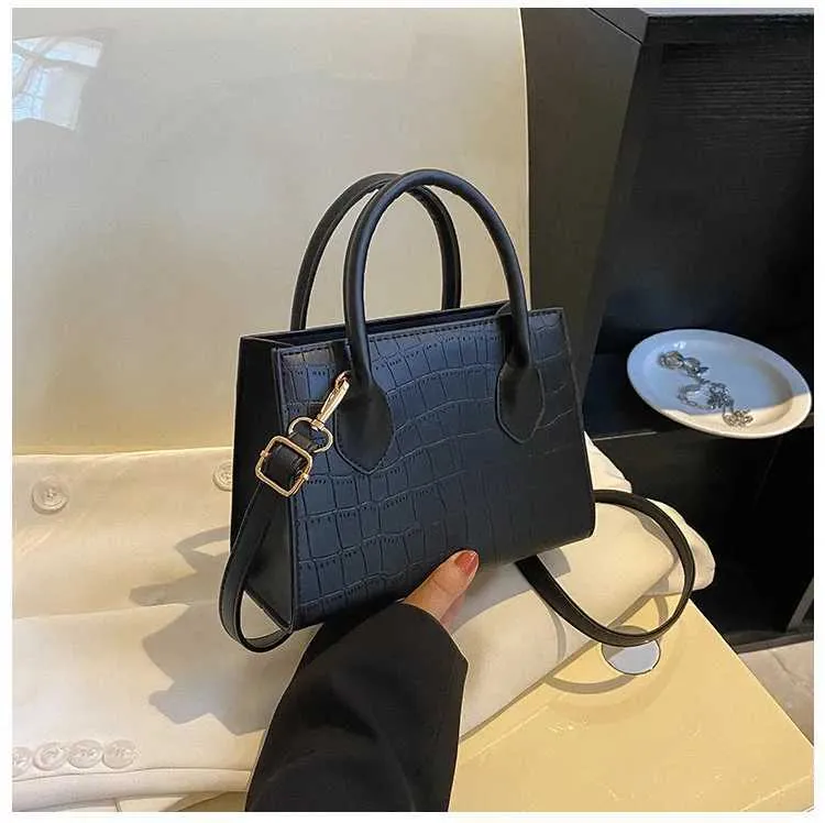 Nya fyrkantiga Crossbody-väskor för kvinnor Mode handväskor och plånböcker Dam axelväska Small Top Handle BagsC241108_voghion.com