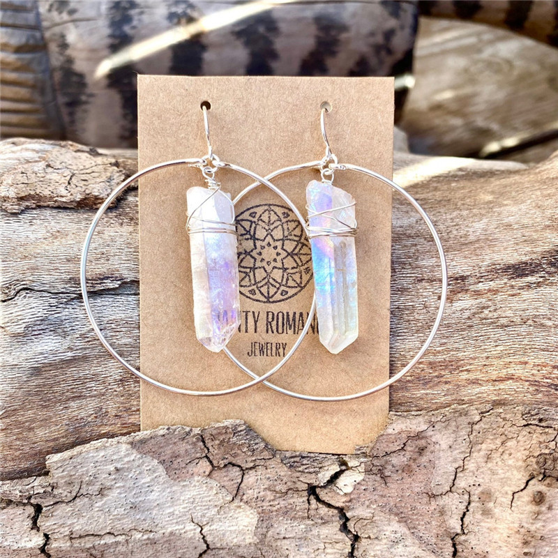 Grandi orecchini ad anello con cristalli colorati irregolari e orecchini a gancio_voghion.com
