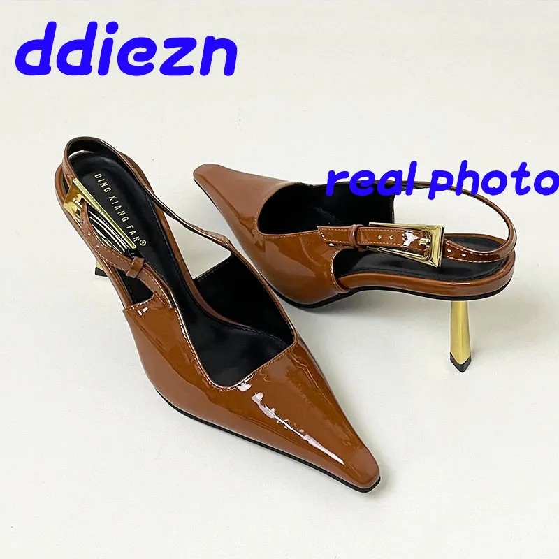 Sapatos de salto alto femininos com fivela de metal, bico fino, sandálias femininas, calçado marrom Ce88_voghion.com
