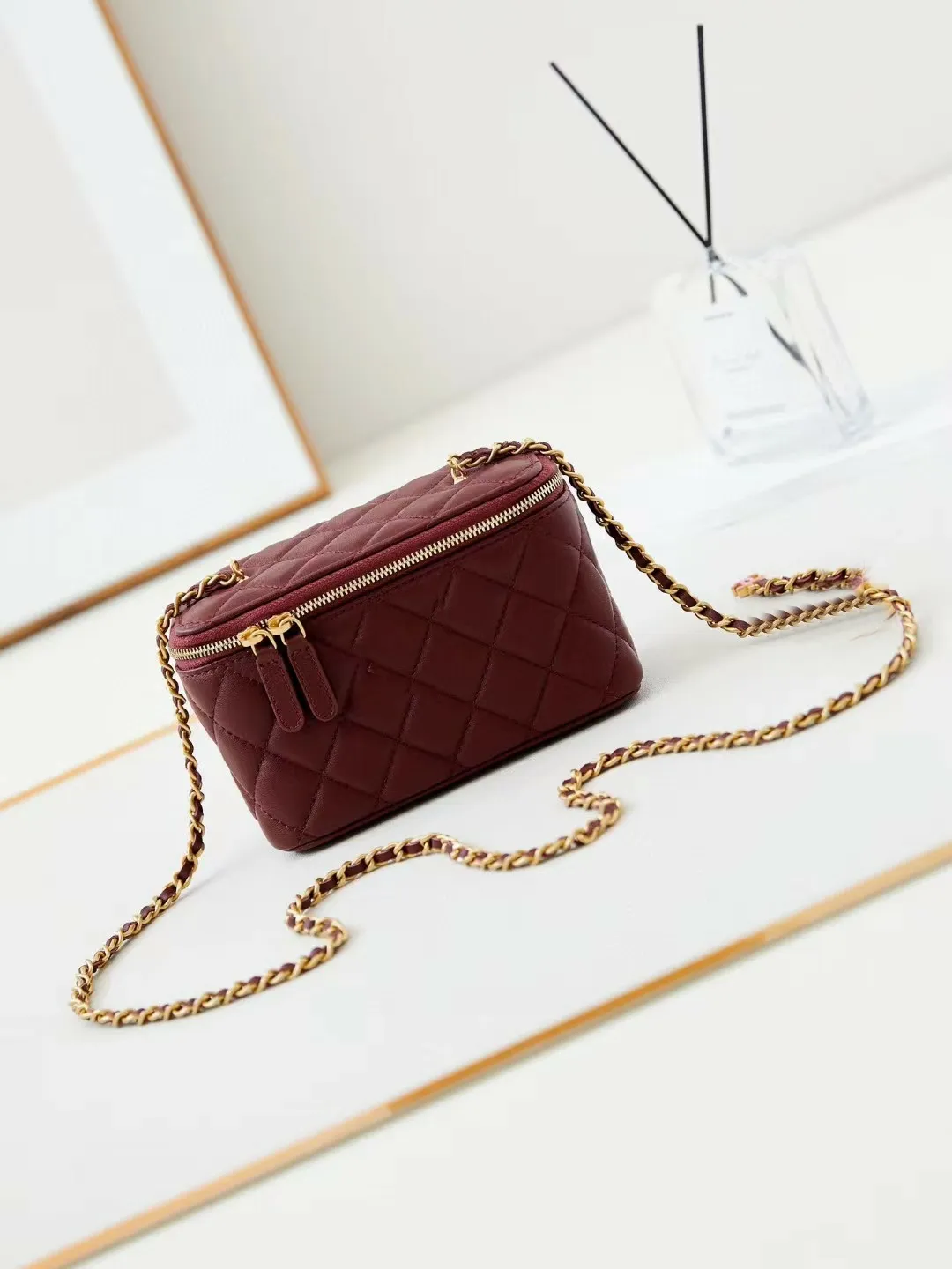 Borse cosmetiche firmate, borsa a tracolla in vera pelle di agnello con motivo a traliccio, con finiture dorate, borsetta per il trucco alla moda con tracolla lunga_voghion.com