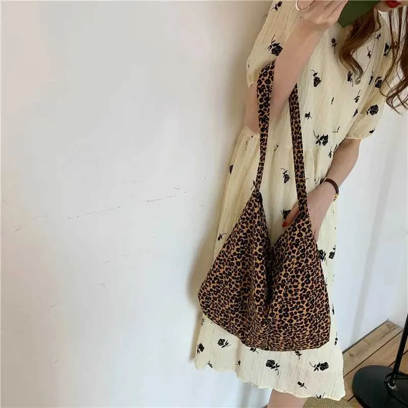 Japanische und koreanische Ins moderne kleine Messenger-Tasche aus Canvas mit Leopardenmuster für weibliche Studentinnen Y241026_voghion.com